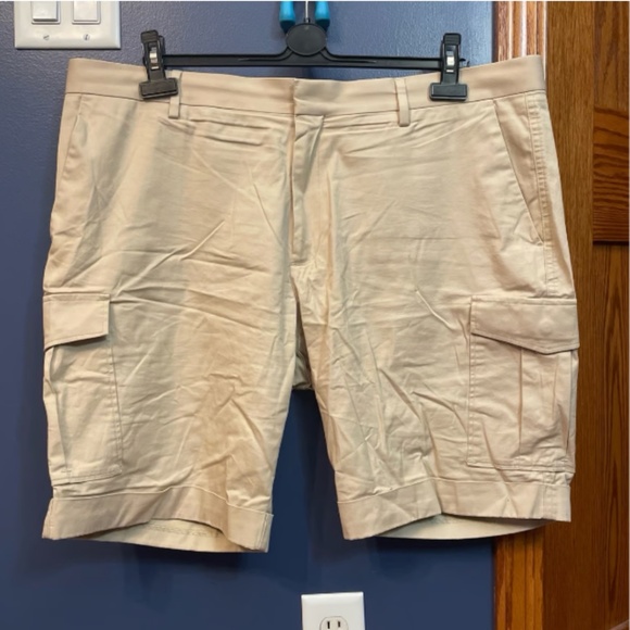 Murano Shorts - Picture 1 of 3